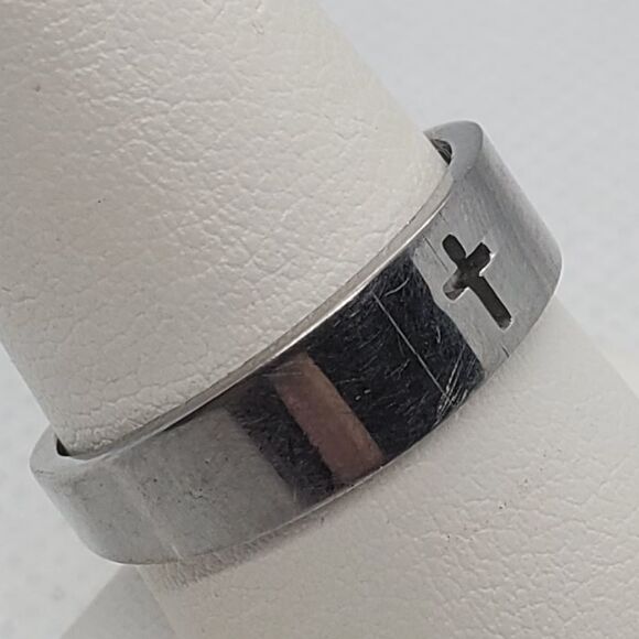 Spikes Stainless Steel Silver Colored Cross Ring 9 - Picture 2 of 6